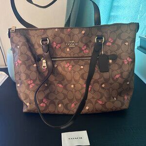 USED COACH BUTTERFLIES GALLERY TOTE SIGNATURE